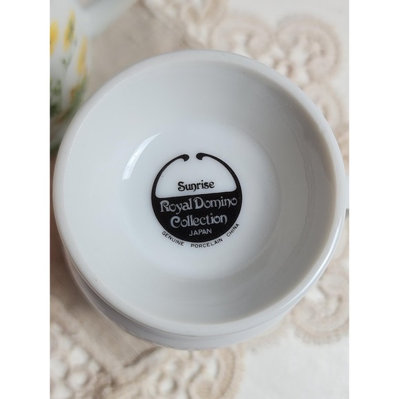 Royal Domino Collection Mugs, Set of 2, "Sunrise", Yellow Dandelion Pattern - Picture 4 of 5